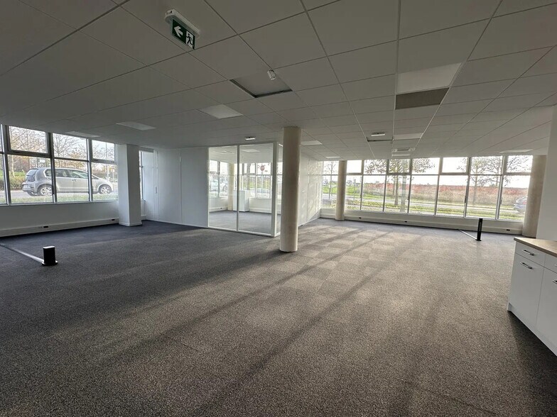 109 Avenue Jean Monnet, Bezannes à louer - Photo de l’immeuble – Image 3 sur 6