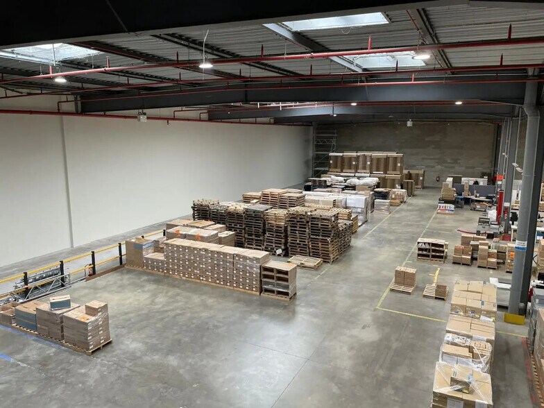 Bureau dans Stains à louer - Photo intérieure – Image 2 sur 8