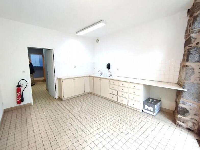 Local d'activités dans Saint-Brieuc à vendre - Photo intérieure – Image 2 sur 6