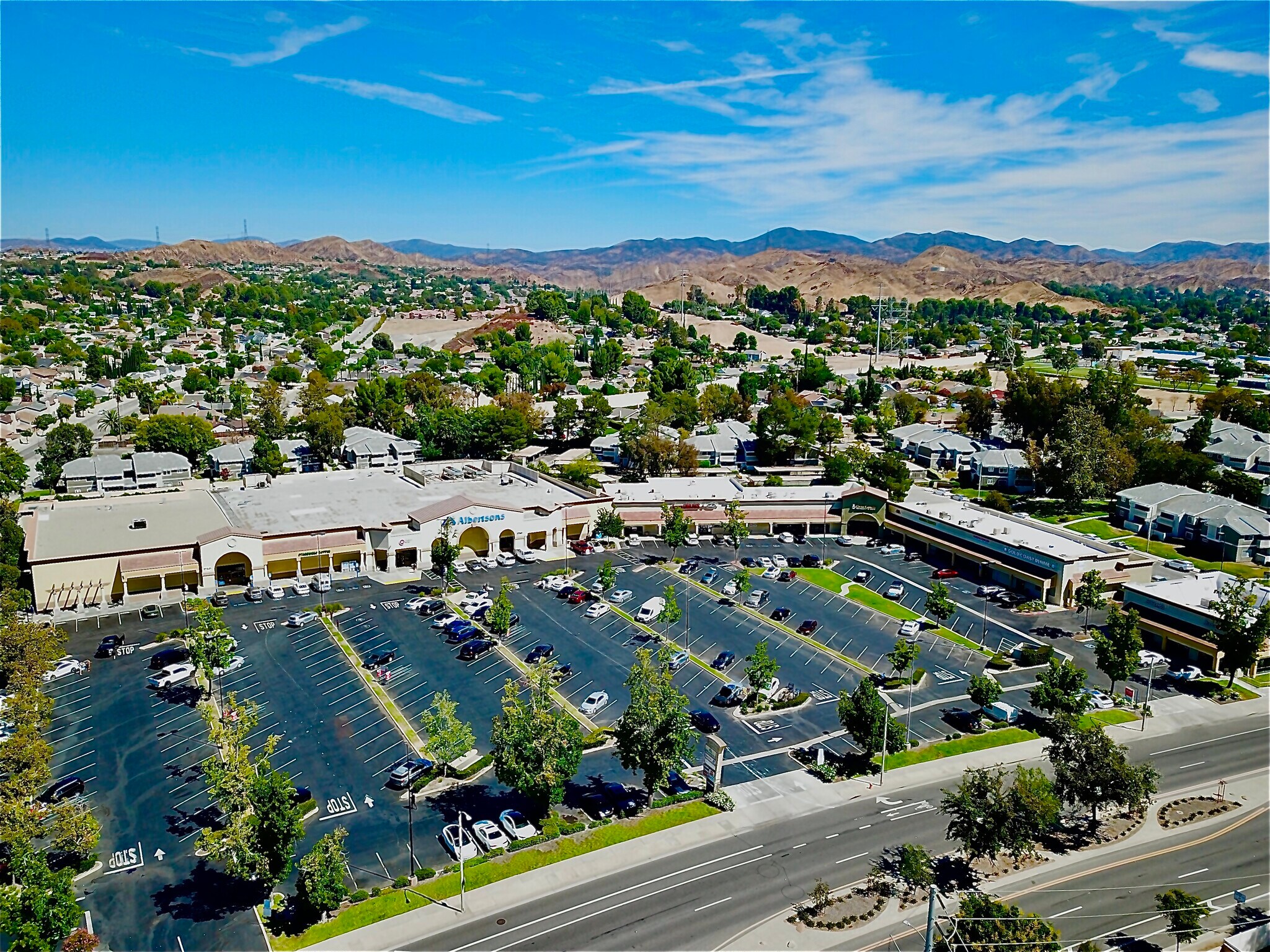 27613-27677 Bouquet Canyon Rd, Saugus, CA à louer Photo de l’immeuble– Image 1 sur 6