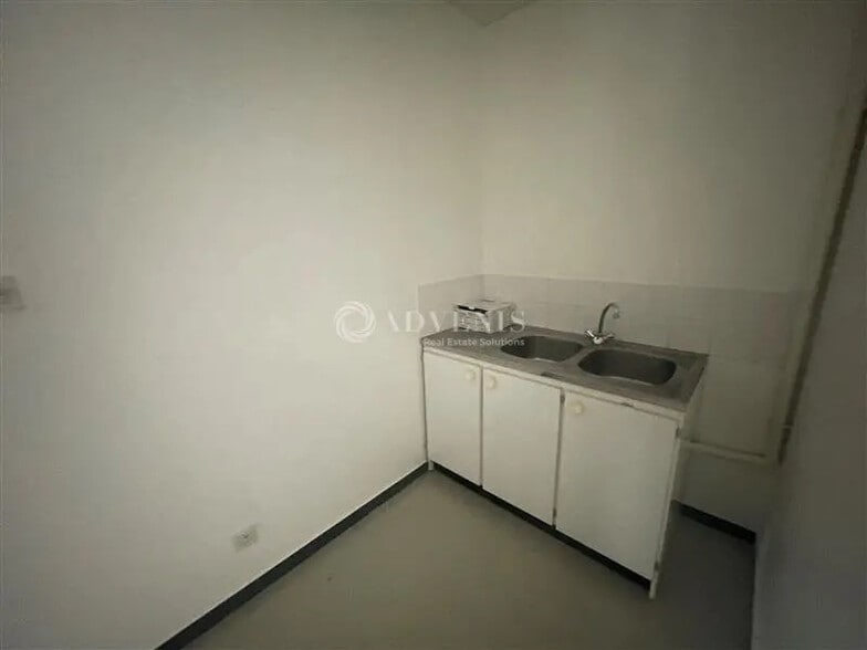 Bureau dans Saint-Soupplets à louer - Photo de l’immeuble – Image 3 sur 9