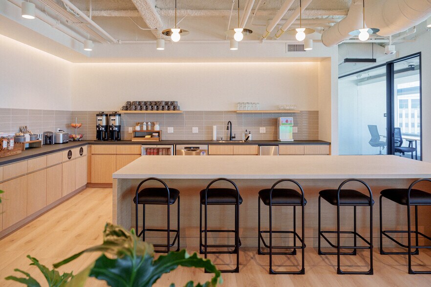 1100 Glendon Ave, Los Angeles, CA à louer - Photo intérieure – Image 3 sur 8