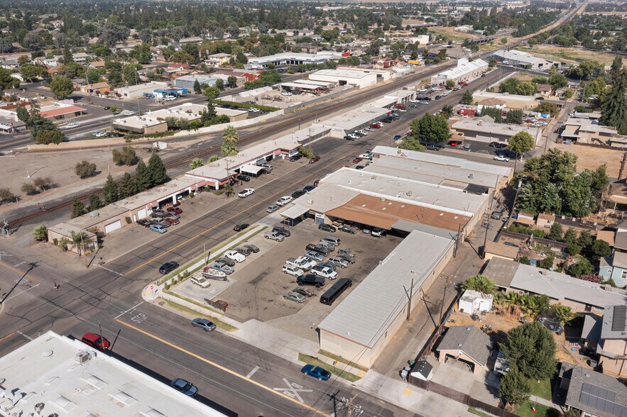 421-425 N E St, Madera, CA à louer - Photo de l’immeuble – Image 2 sur 11