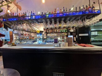 Plus de détails pour Local commercial à louer