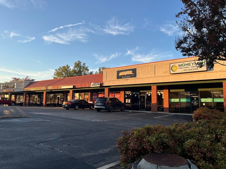 210 Highway 12 W, Starkville, MS à louer - Photo de l’immeuble – Image 3 sur 10