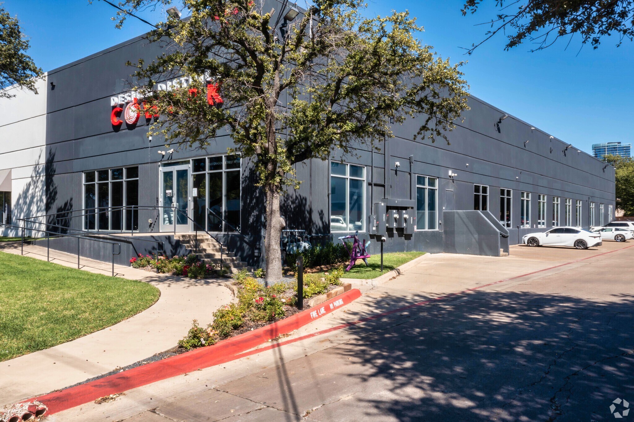 1500 Dragon St, Dallas, TX à louer Photo de l’immeuble– Image 1 sur 8