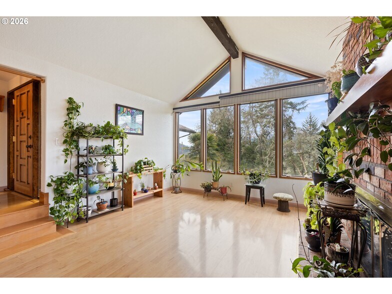 755 Plin St, Myrtle Creek, OR à vendre - Photo de l’immeuble – Image 2 sur 11