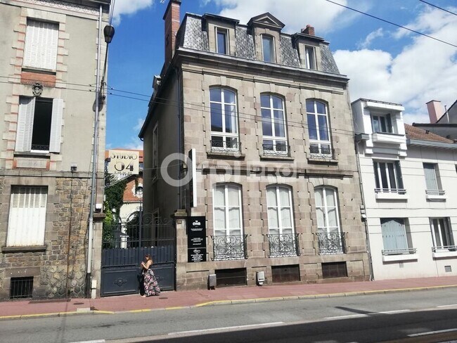 Plus de détails pour Local d’activités à vendre