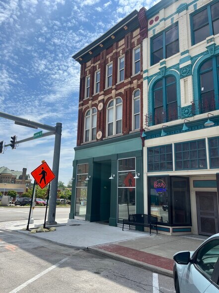 63 E Clinton St, Frankfort, IN à louer - Photo principale – Image 1 sur 17