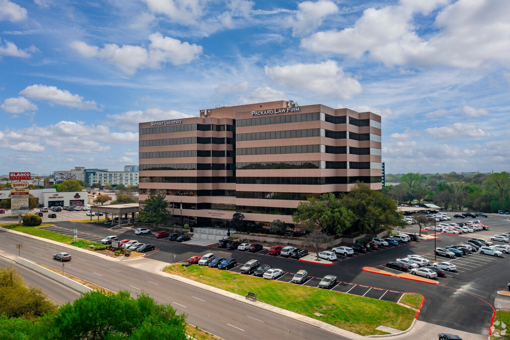 1100 NW Loop 410, San Antonio, TX à louer Photo de l’immeuble– Image 1 sur 11