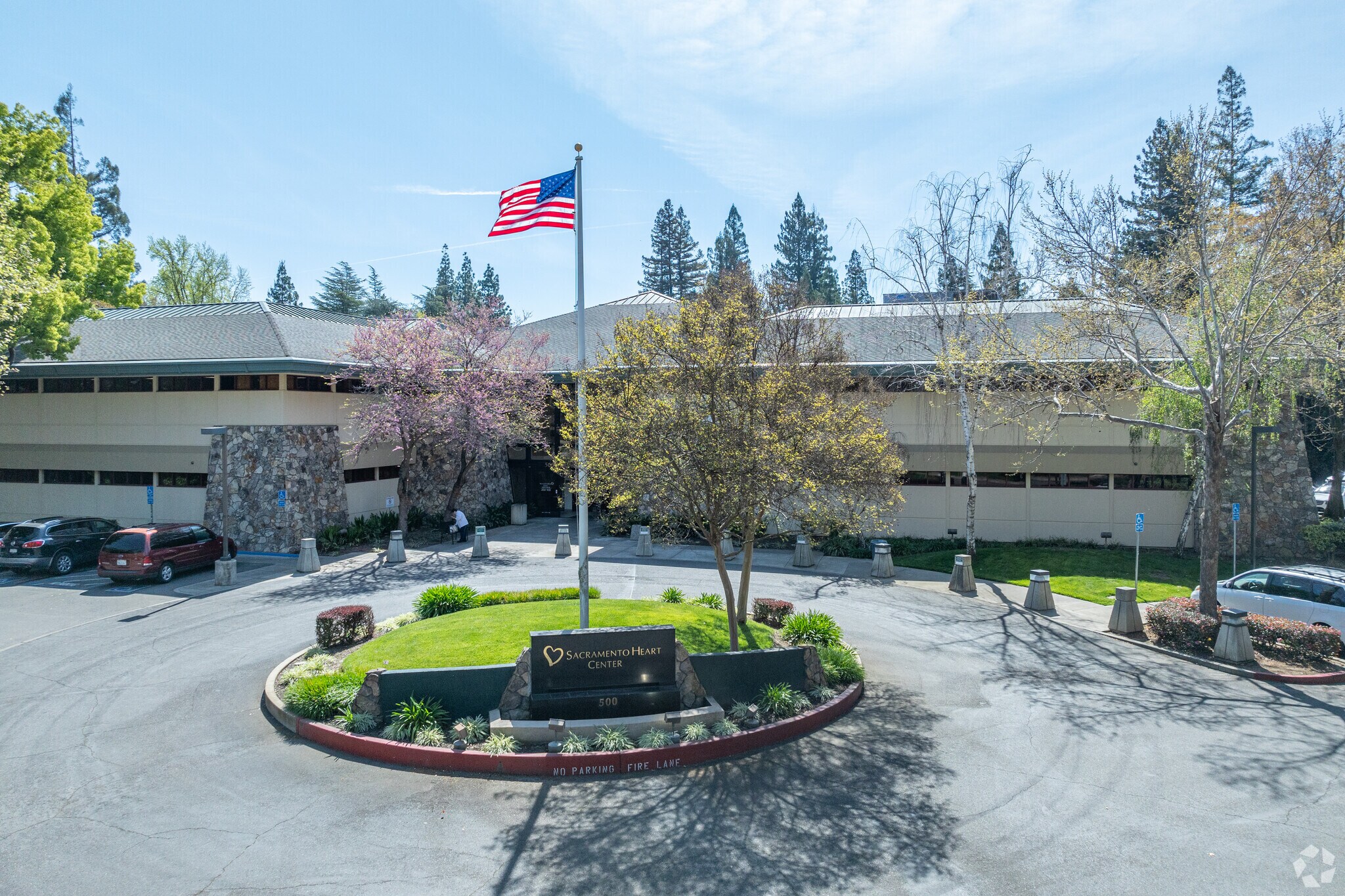 500 University Ave, Sacramento, CA à louer Photo principale– Image 1 sur 10