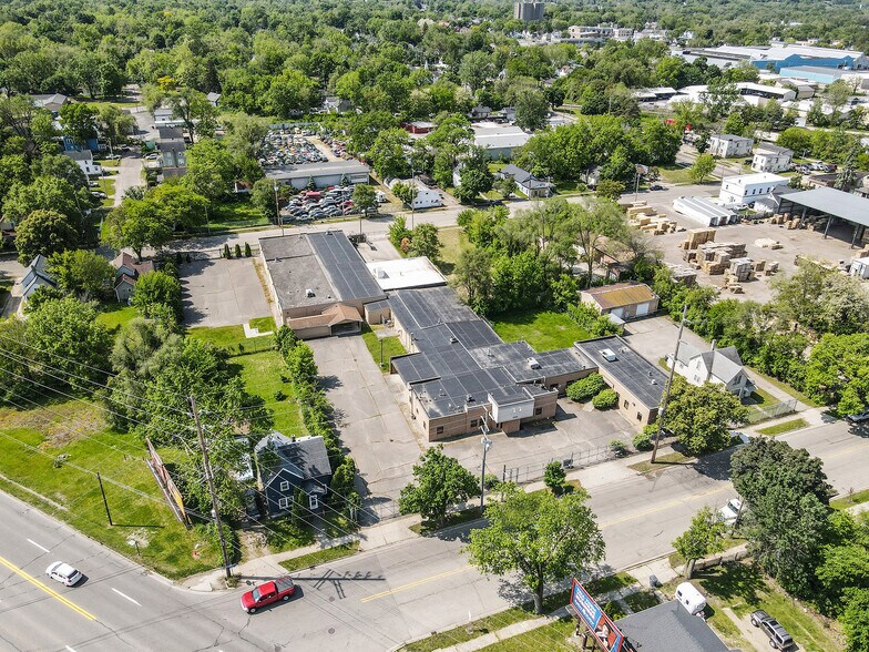 1206 E Crosstown Pky, Kalamazoo, MI à louer - Photo de l’immeuble – Image 1 sur 34