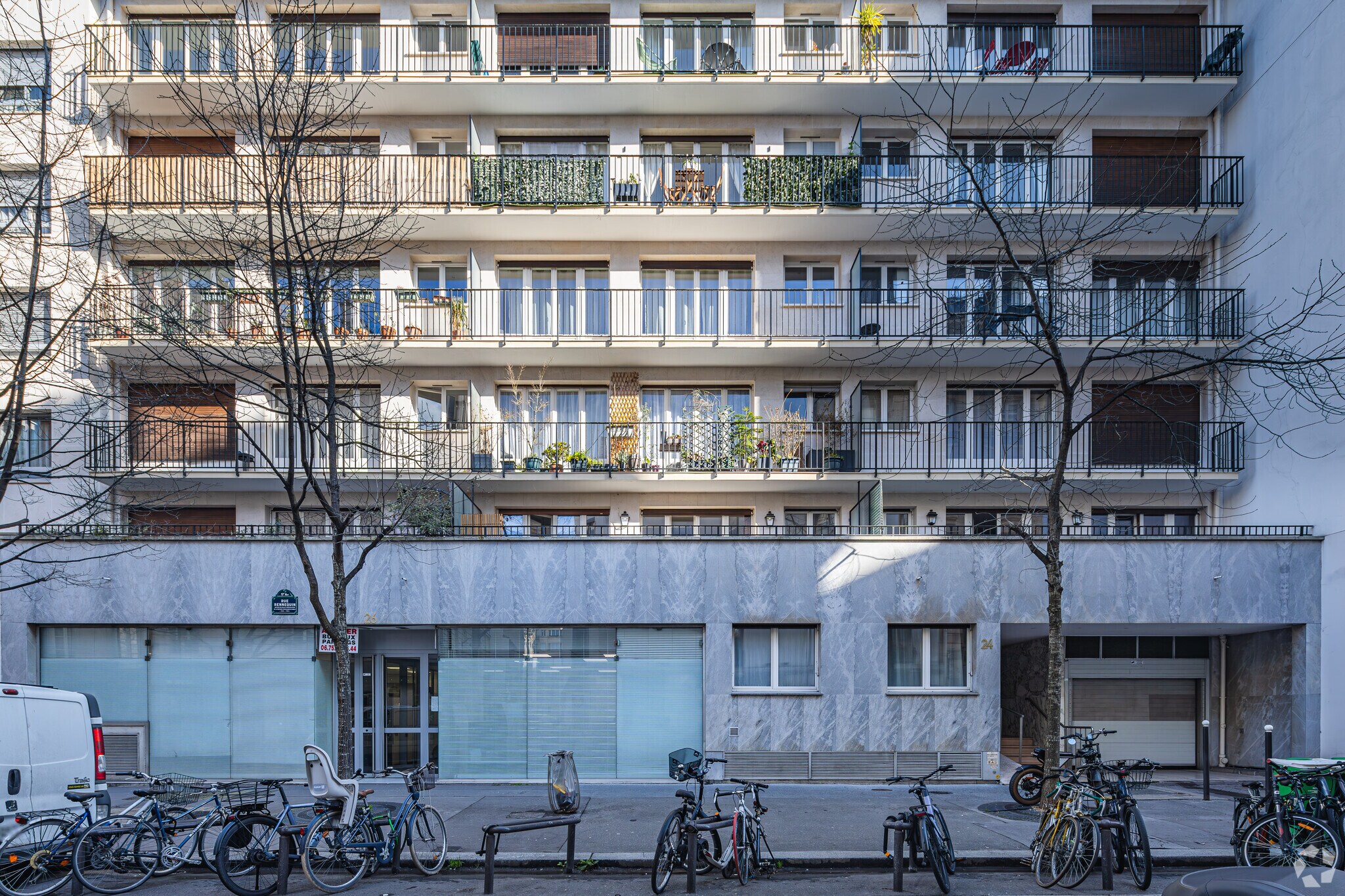24-26 Rue Rennequin, Paris à louer Photo de l’immeuble– Image 1 sur 2