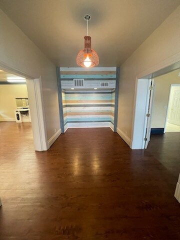621 Broadway, Highland, IL à louer - Photo de l’immeuble – Image 2 sur 3