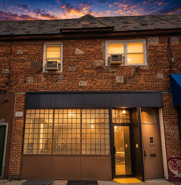 19217 47th Ave, Flushing, NY à vendre - Photo de l’immeuble – Image 3 sur 3