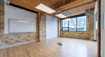 310 Spadina Ave, Toronto, ON à louer Photo intérieure– Image 2 sur 4