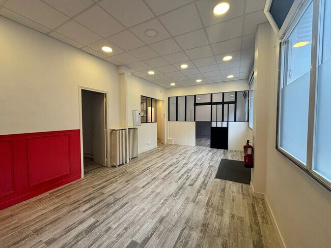 Plus de détails pour Local commercial à louer