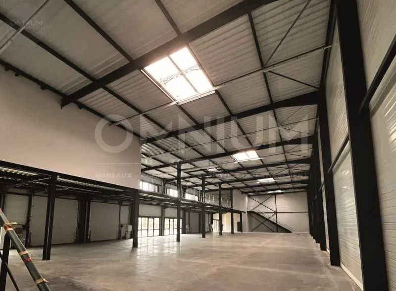 Local d’activités dans Saint-Quentin-Fallavier à louer Photo de l’immeuble– Image 1 sur 2