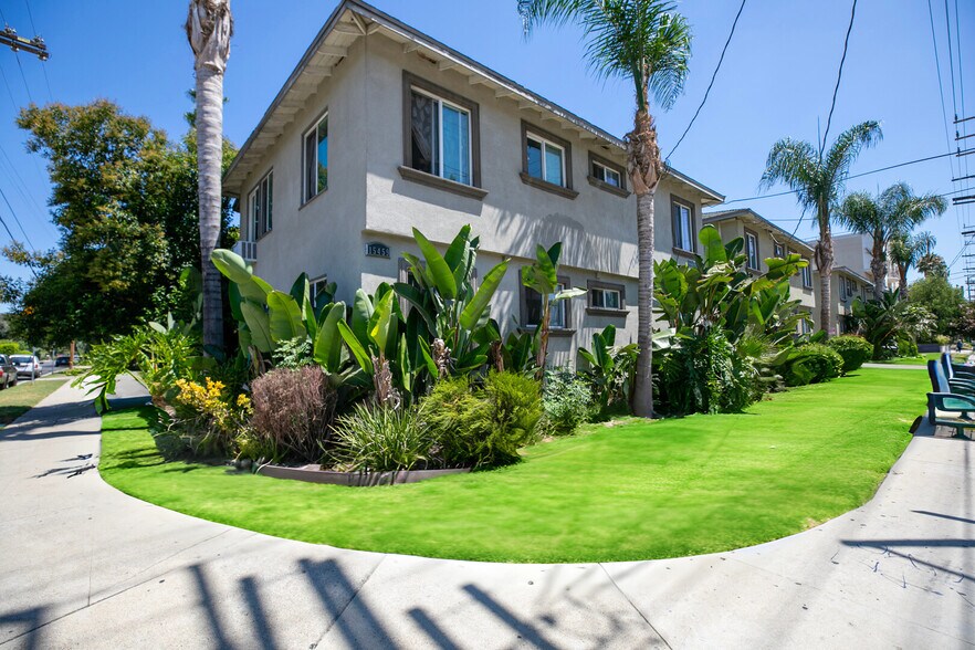 15445 Vanowen St, Van Nuys, CA à vendre - Photo de l’immeuble – Image 1 sur 33