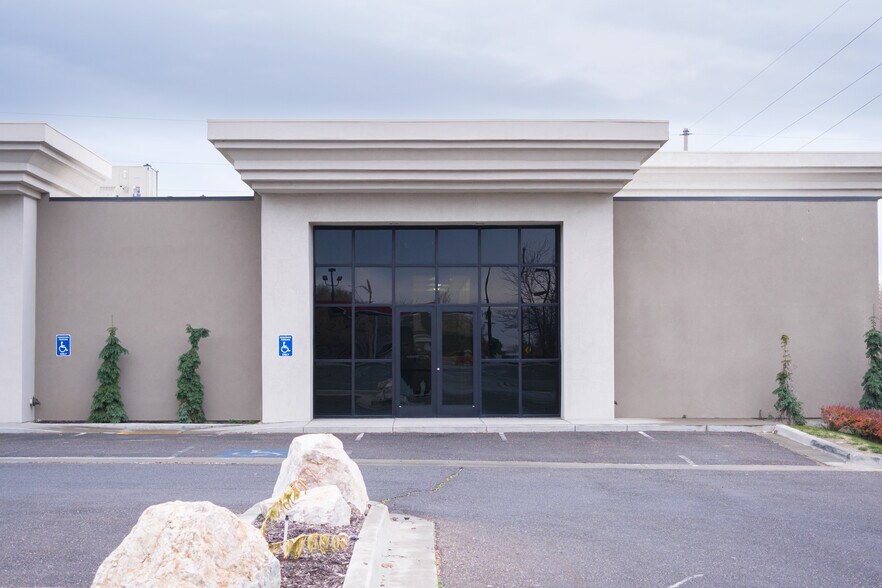 5682 S 3500 W, Roy, UT à louer - Photo de l’immeuble – Image 3 sur 7