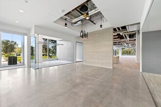 17100 Laguna Canyon Rd, Irvine, CA à louer Photo intérieure– Image 2 sur 9