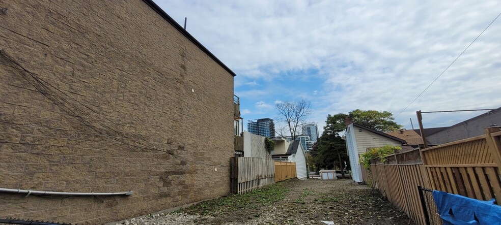 258 Parliament St, Toronto, ON à louer - Photo principale – Image 1 sur 3