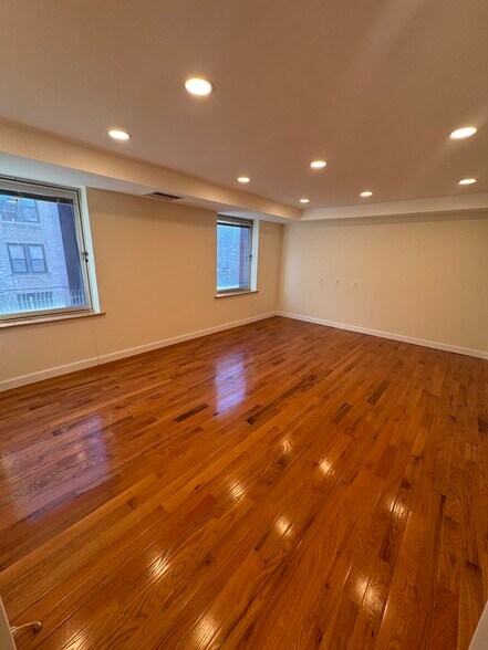 13332 41st Rd, Flushing, NY à louer - Photo de l’immeuble – Image 3 sur 15