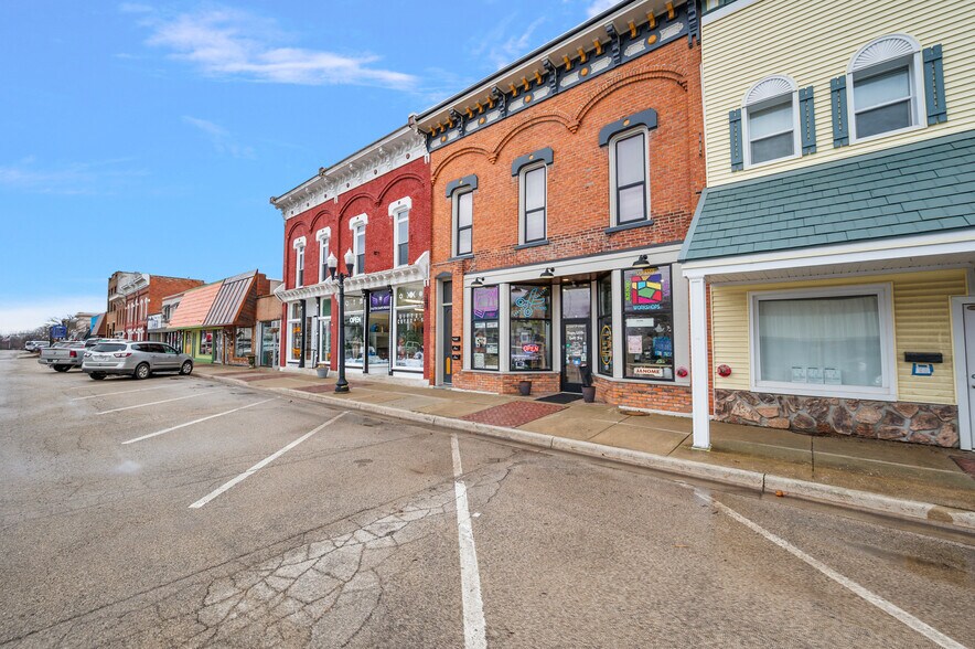 112 E 3rd St, Imlay City, MI à vendre - Photo de l’immeuble – Image 2 sur 13