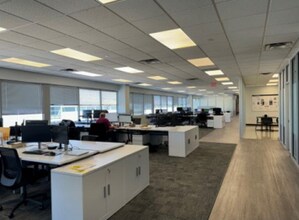230-39 International Airport Ctr Blvd, Springfield Gardens, NY à louer Photo intérieure– Image 2 sur 4