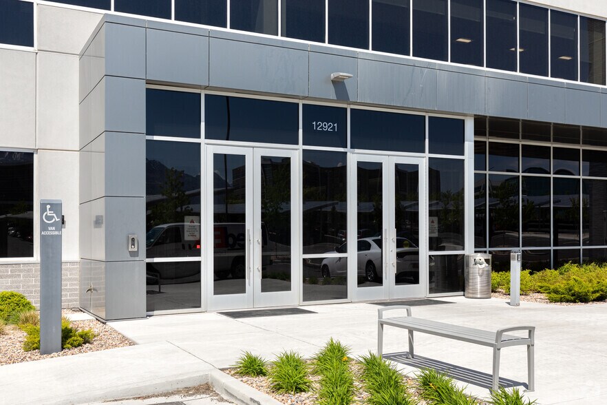 12921 S Vista Station Blvd, Draper, UT à louer - Photo de l’immeuble – Image 2 sur 14