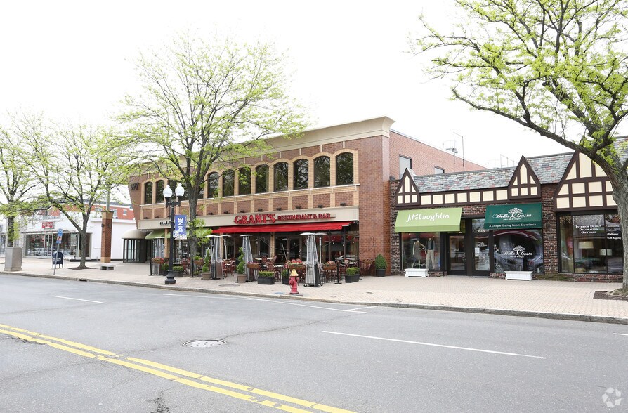 977 Farmington Ave, West Hartford, CT à louer - Photo de l’immeuble – Image 2 sur 2