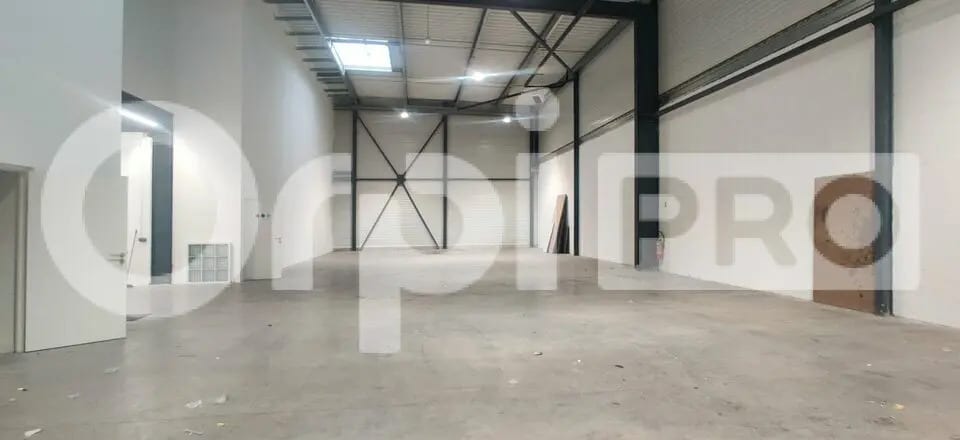 Local d’activités dans Palaiseau à louer - Photo de l’immeuble – Image 1 sur 10