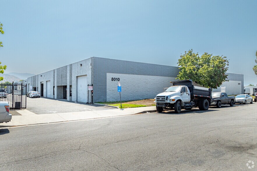 8010 Wheatland Ave, Sun Valley, CA à vendre - Photo de l’immeuble – Image 1 sur 2