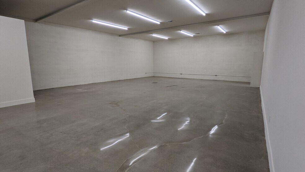 435 E Center St, Pomona, CA à louer - Photo de l’immeuble – Image 3 sur 13