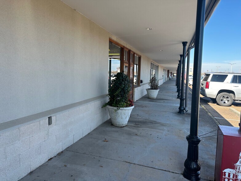 120-144 Norfleet Dr, Senatobia, MS à louer - Photo de l’immeuble – Image 3 sur 9