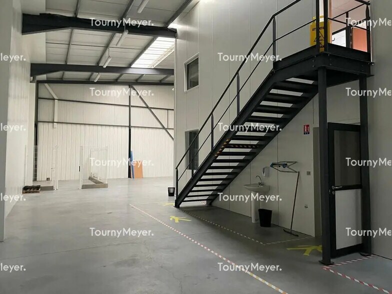 Local d’activités dans Caudan à louer - Photo de l’immeuble – Image 2 sur 3