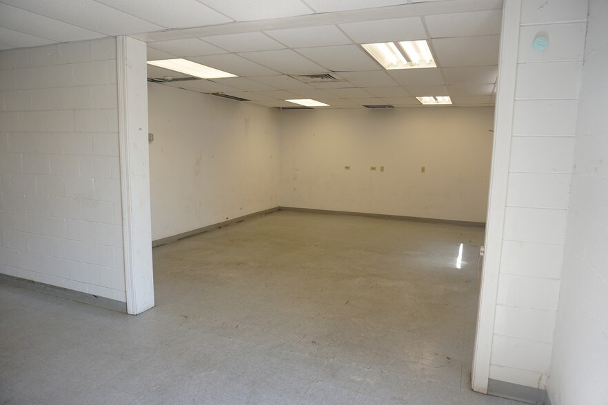 5406 Lillian Hwy, Pensacola, FL à louer - Photo intérieure – Image 2 sur 13