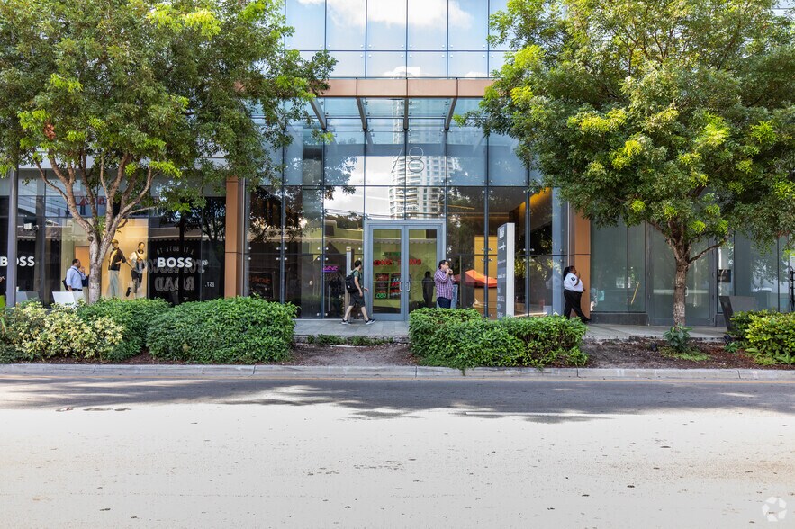 78 SW 7th St, Miami, FL à louer - Photo de l’immeuble – Image 2 sur 16