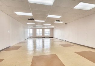 123 Boul Industriel, Repentigny, QC à louer Photo intérieure– Image 2 sur 2