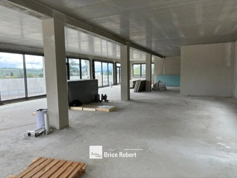 325 Route De Lyon, Orliénas à louer - Photo intérieure – Image 3 sur 4