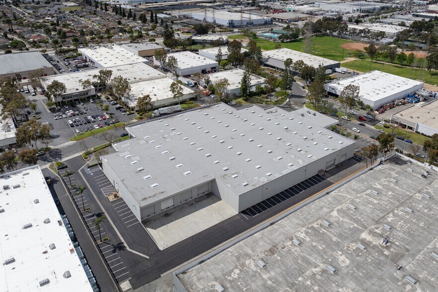 800 Sandhill Ave, Carson, CA à louer - Photo de l’immeuble – Image 3 sur 9
