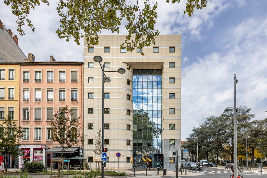 Bureau dans Lyon à vendre - Photo de l’immeuble – Image 2 sur 4