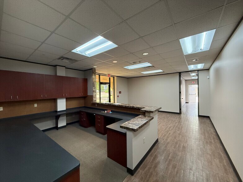 10408 Mula Rd, Stafford, TX à louer - Photo de l’immeuble – Image 3 sur 5