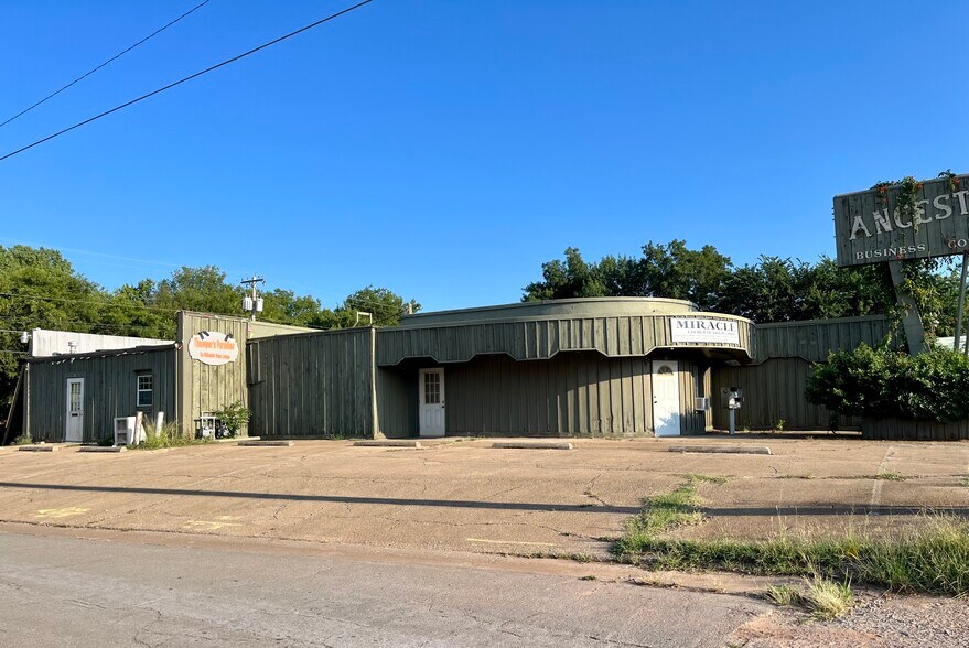 1324 S Main St, Stillwater, OK à vendre - Photo de l’immeuble – Image 3 sur 7