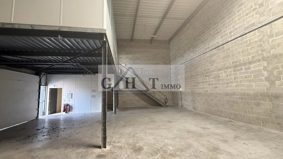 Industriel/Logistique dans Mareuil-lès-Meaux à vendre - Photo de l’immeuble – Image 3 sur 8