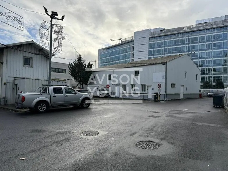 Local d’activités dans Saint-Denis à louer - Photo de l’immeuble – Image 2 sur 2