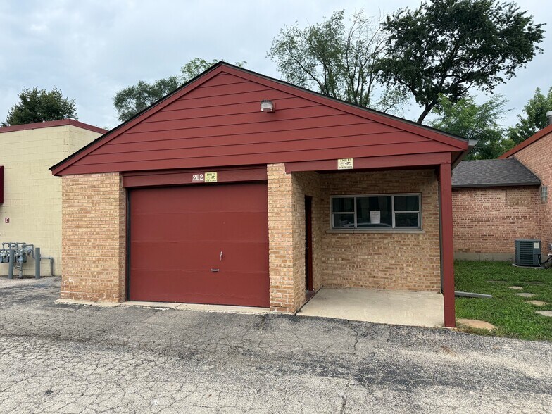 202 S. 13th Ave. St. Charles Il. 60174 Ave, St Charles, IL à louer - Photo de l’immeuble – Image 2 sur 12