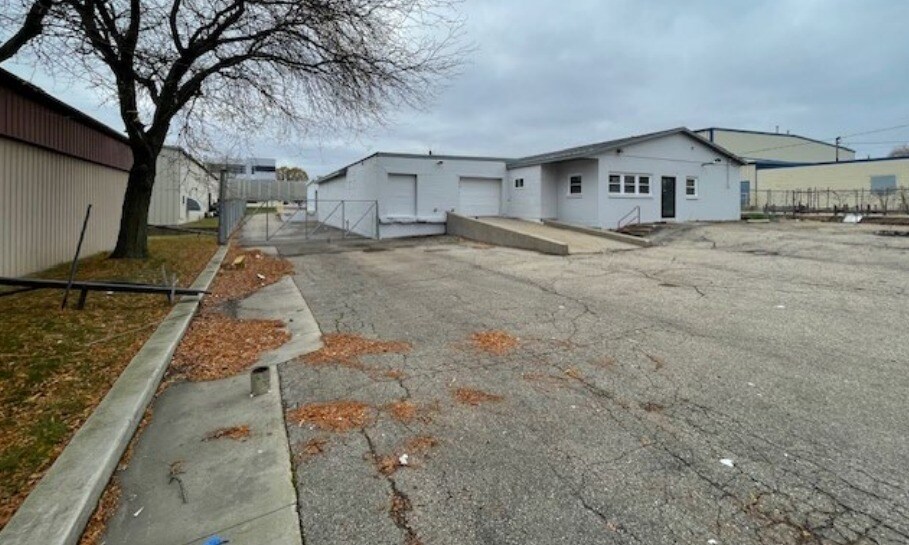 905 Jonathon Dr, Madison, WI à louer - Photo de l’immeuble – Image 2 sur 3