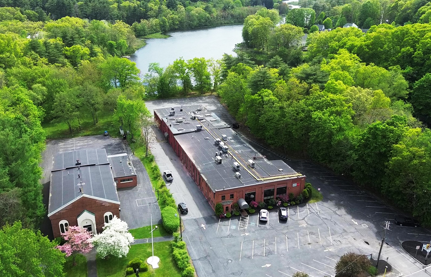 63 Great Rd, Maynard, MA à louer Photo principale– Image 1 sur 35