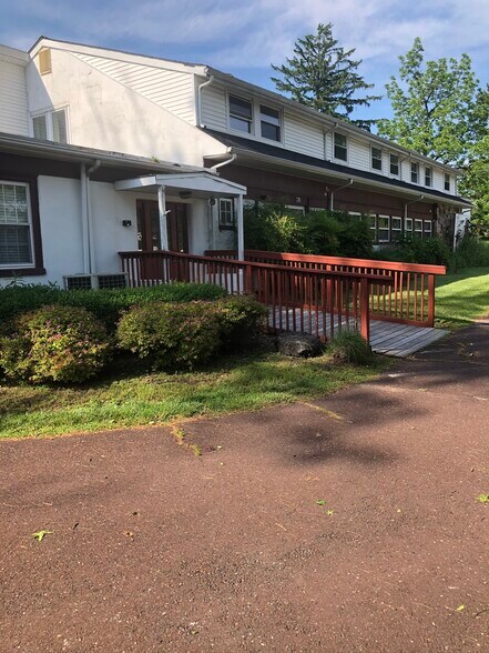 1408 Plymouth Blvd, Plymouth Meeting, PA à louer - Photo de l’immeuble – Image 3 sur 14